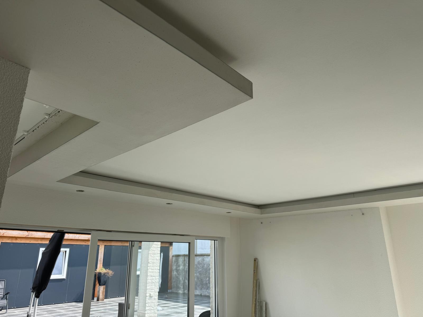 Woonkamer en cinewall stucen - TKM klusbedrijf (4)